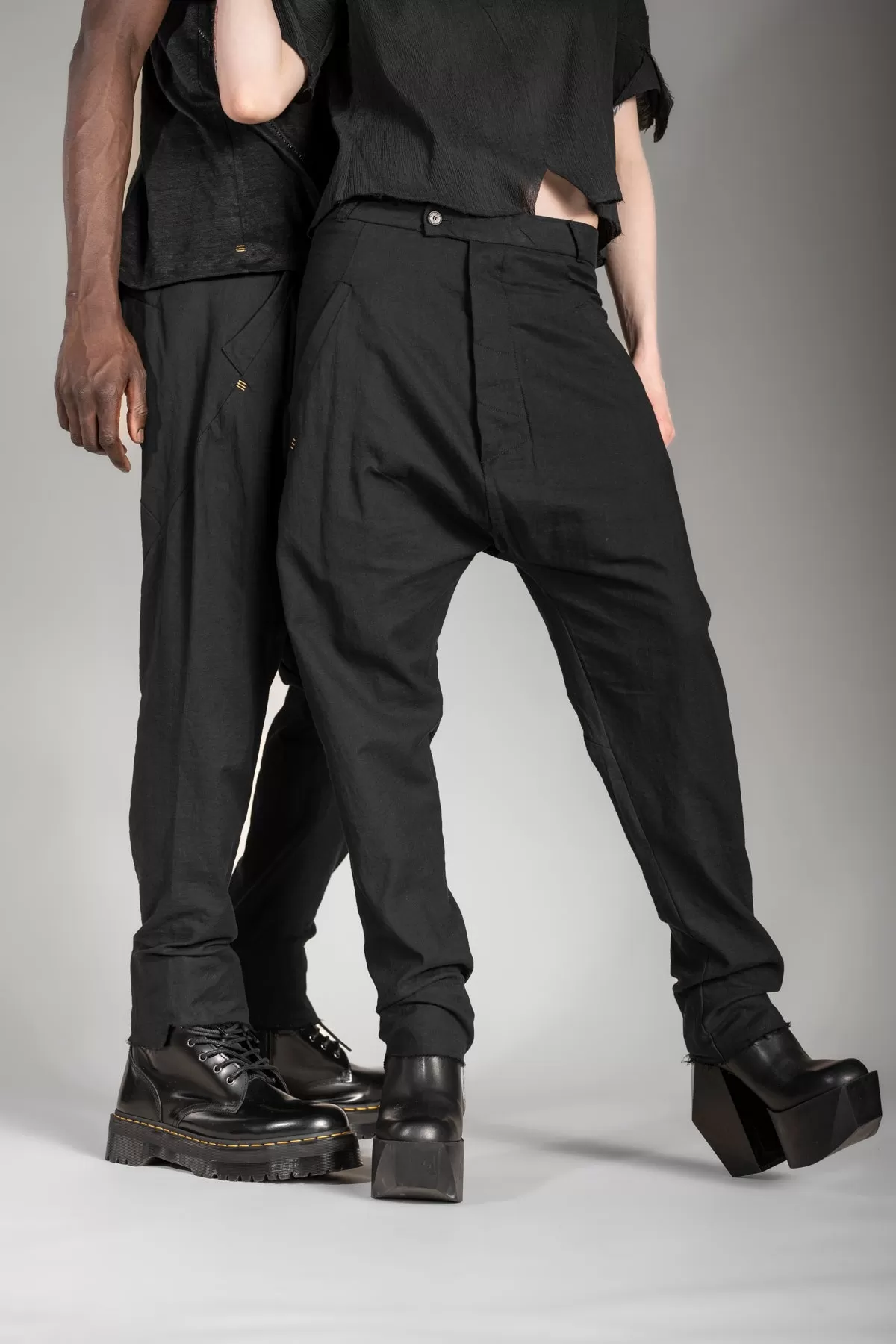 eigensinnig wien | Allegro | Elegante Drop Crotch Pants für Herren und Damen in Schwarz