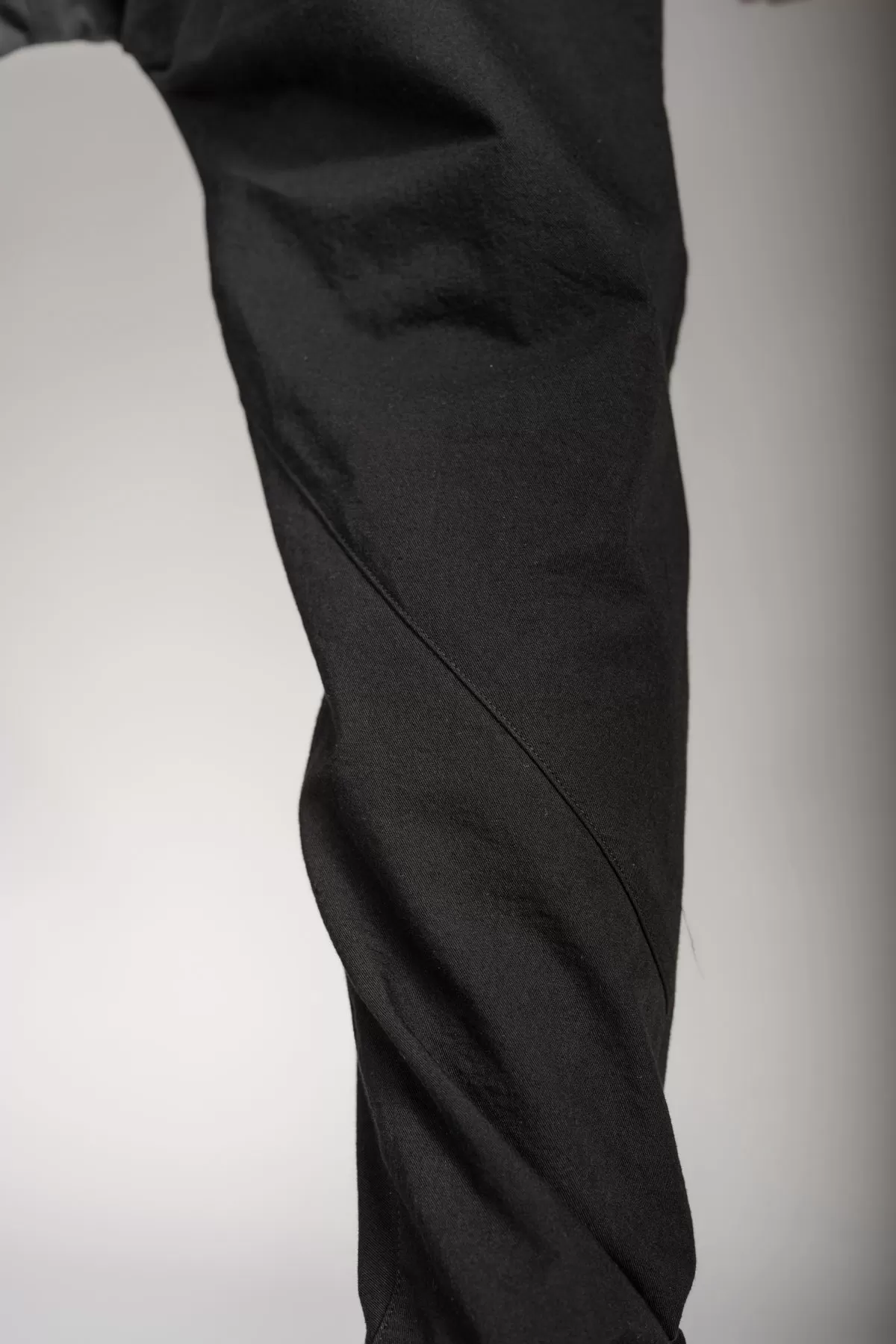 eigensinnig wien | Montesquieu | Schwarze Drop Crotch Pants aus japanischer Baumwolle