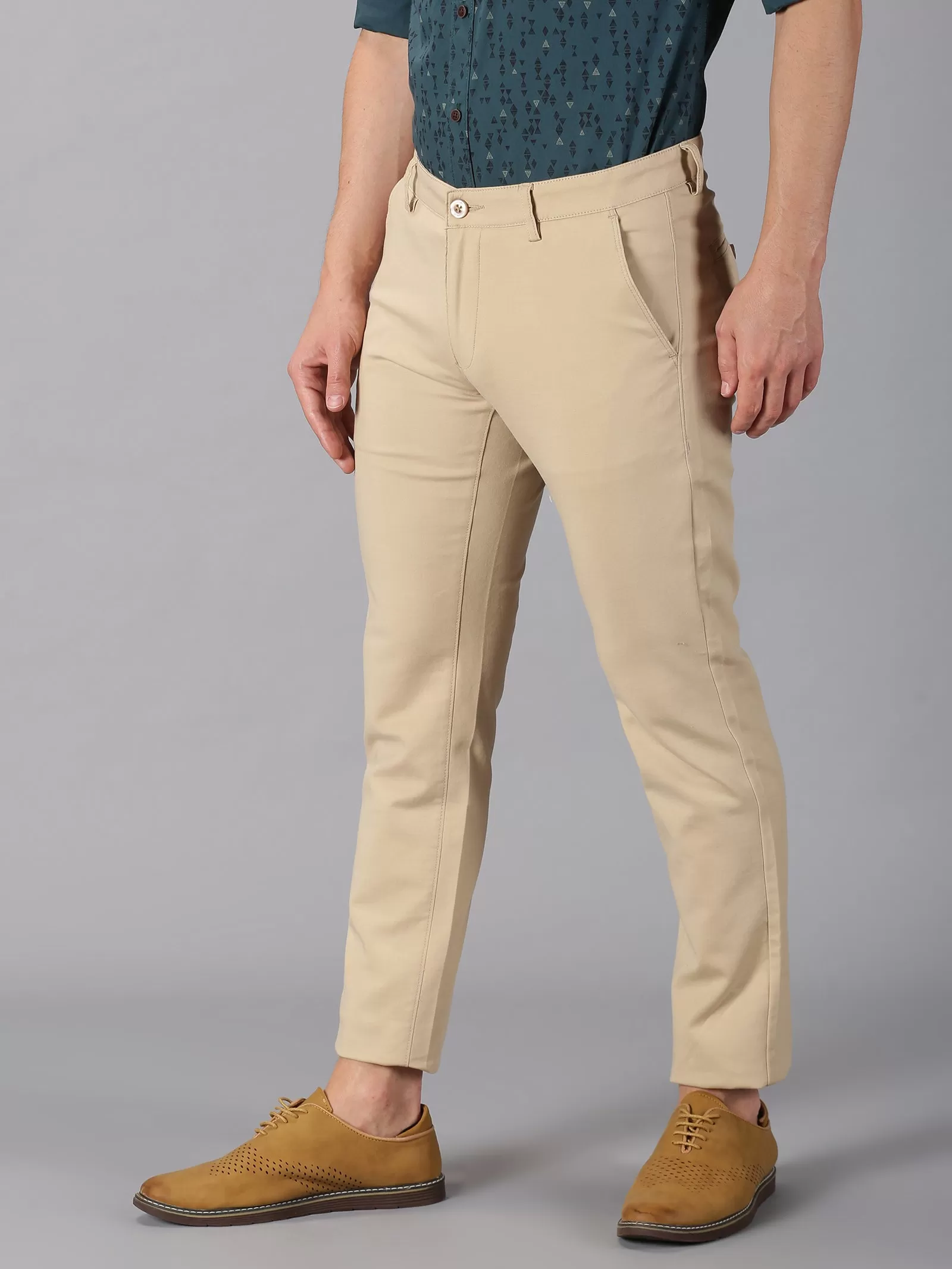 MEN BEIGE SOLID SLIM FIT TROUSER