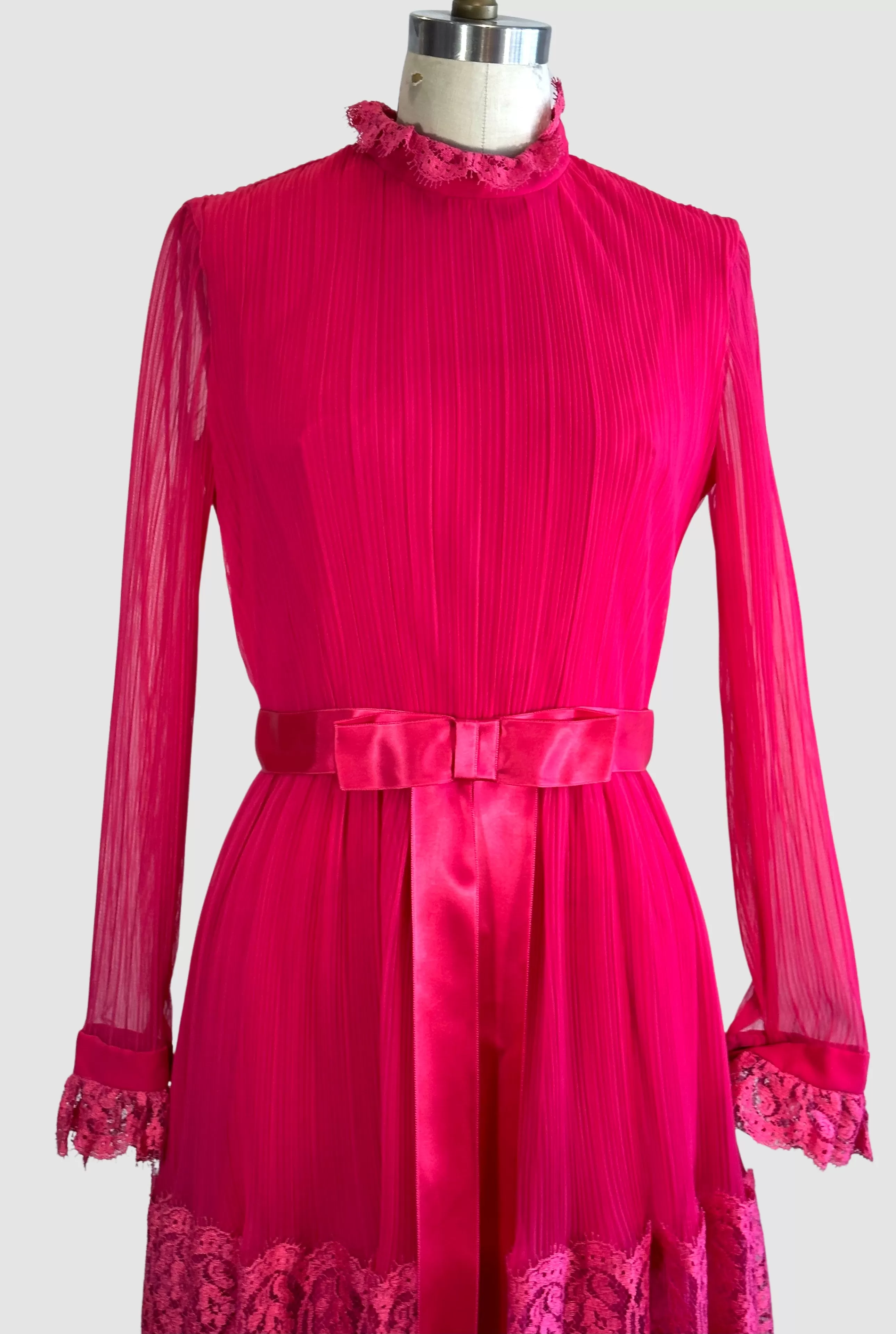 MISS ELLIETTE California 60s Hot Pink Dress w/ Chantilly Lace  Small