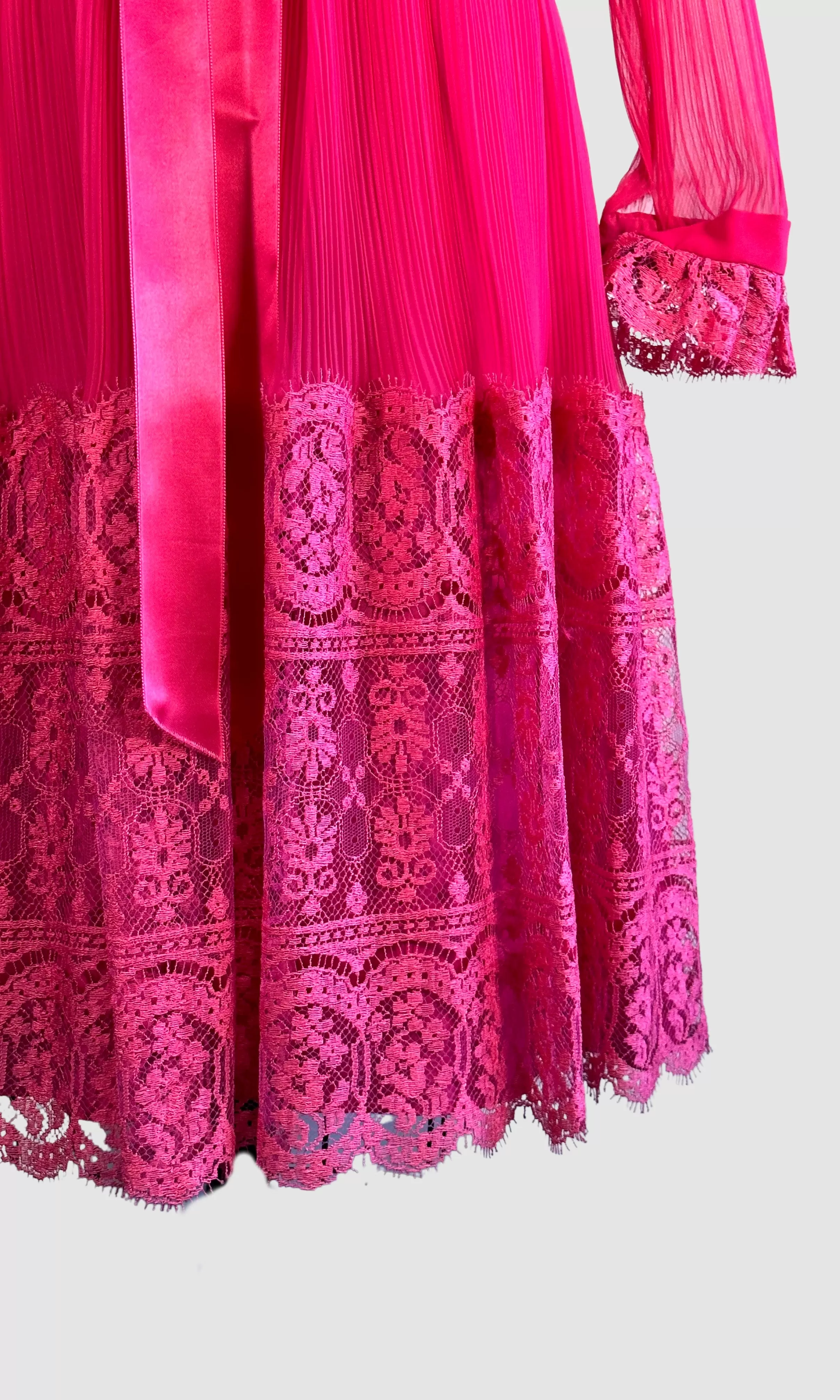 MISS ELLIETTE California 60s Hot Pink Dress w/ Chantilly Lace  Small