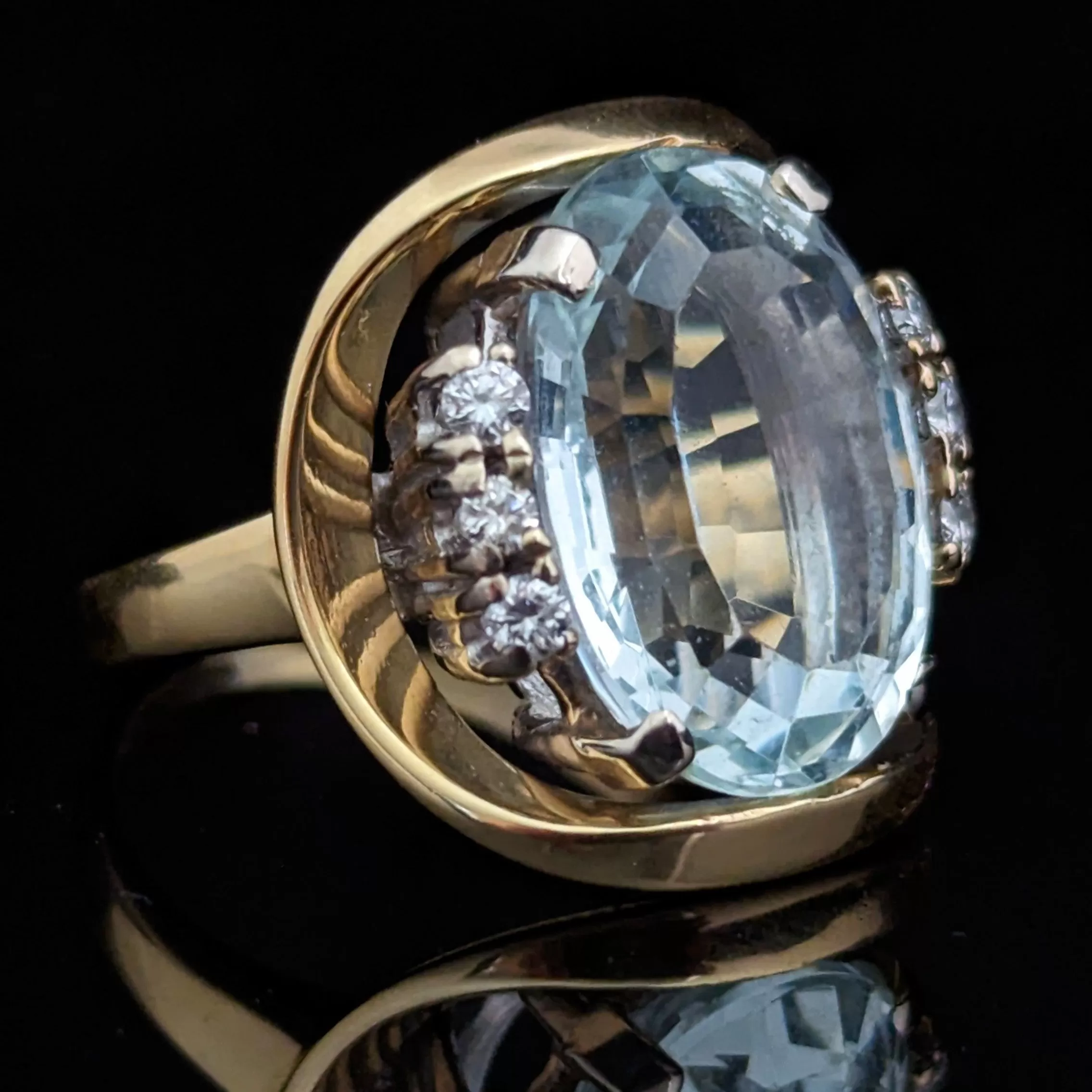 The Lawton - Vintage 8 Carat Aquamarine Diamond 18k Gold Cocktail Ring GIA Report