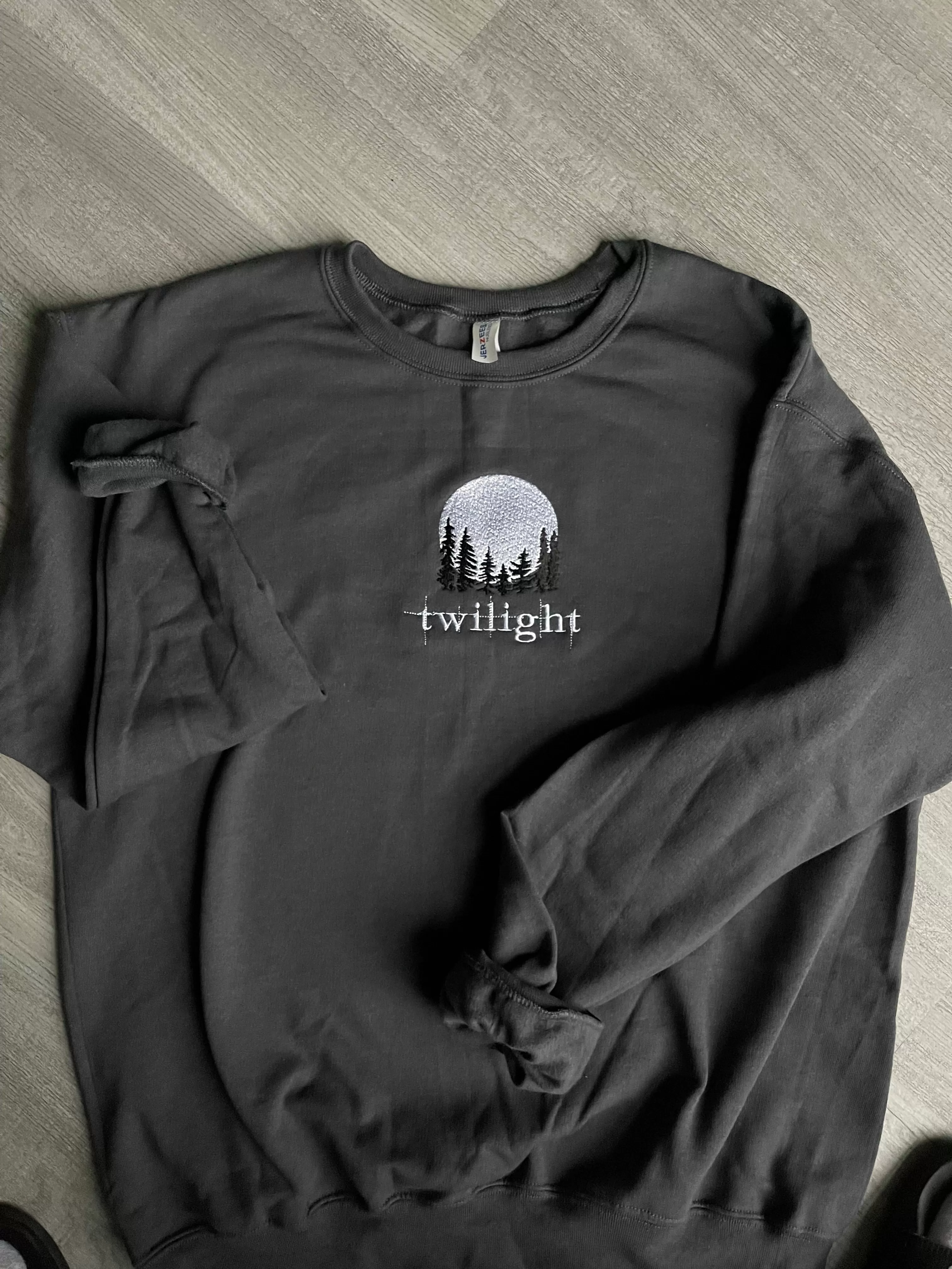 Twilight embroidered sweatshirt