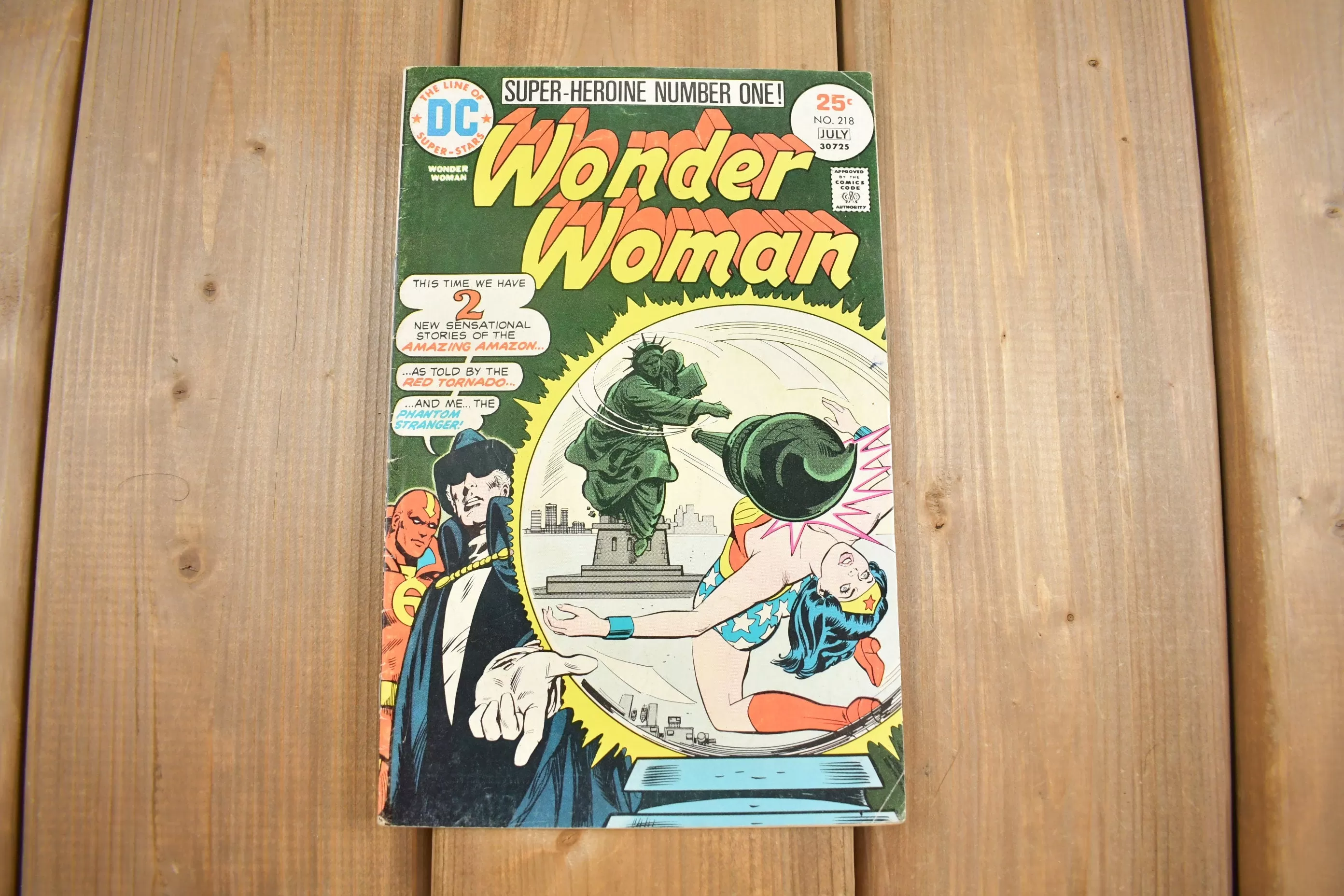 Vintage 1975 Wonder Woman Comic Book / Vol. 34 No. 218 / DC Comics